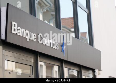 Bordeaux , Aquitaine / Frankreich - 08 04 2020 : Banque courtois Logo und Text Zeichen Stern blau auf Büro Französisch Bank Agentur Stockfoto