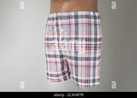 Herren Unterhose an einer Schaufensterpuppe. Auf einem isolierten Hintergrund. Stockfoto