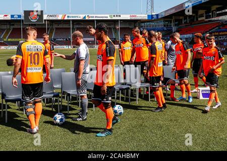 Volendam, Niederlande. August 2020. VOLENDAM, 07-08-2020, Kras Stadion, Niederländischer Fußball, Keuken Kampioen Divisie, Saison 2020/2021. Volendam Spieler nehmen ihre Positionen während der Photocall Volendam Kredit: Pro Shots/Alamy Live News Stockfoto