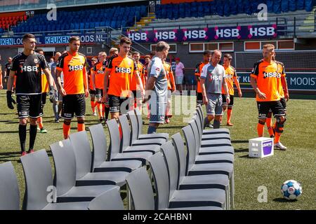 Volendam, Niederlande. August 2020. VOLENDAM, 07-08-2020, Kras Stadion, Niederländischer Fußball, Keuken Kampioen Divisie, Saison 2020/2021. Volendam Spieler nehmen ihre Positionen während der Photocall Volendam Kredit: Pro Shots/Alamy Live News Stockfoto