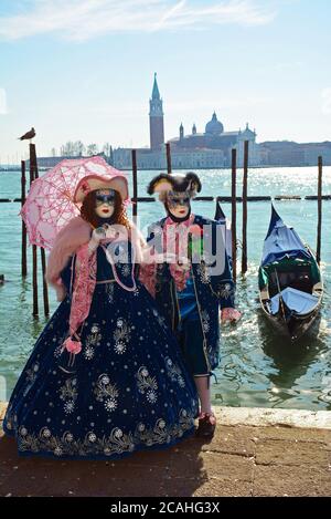 Masken und Kostüme des venezianischen Karnevals Stockfoto