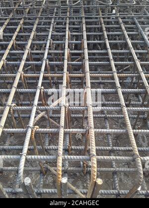 Vertikaler Schuss von Metallverstärkung Rahmen Stockfoto