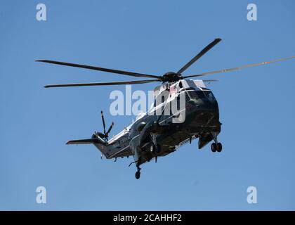 USA. August 2020. Marine One begleitet Präsident Trump am 6. August 2020 von Cleveland nach Clyde, Ohio. Trump hielt eine Rede im Whirlpool-Werk in Clyde, bevor er nach Cleveland für eine Spendenaktion zurückflog. (Foto von Matt Shiffler/Sipa USA) Quelle: SIPA USA/Alamy Live News Stockfoto