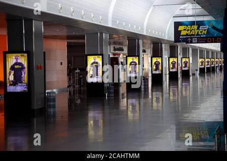 Boryspil, Ukraine - 23. Juni 2020: Boryspil International Airport Terminal D. Empfang. Leeres Flughafengebäude aufgrund der Coronavirus-Epidemie. Stockfoto