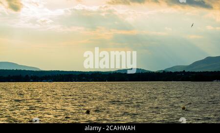 Magog, Kanada - Juli 26 2020: Sonnenuntergang am Lac Memphrémagog Stockfoto