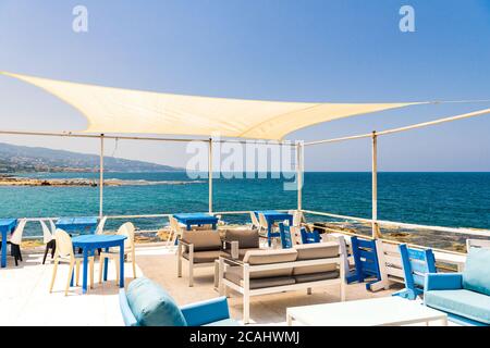 BATROUN, LIBANON - 02. Jun 2019: Das Dach des Chez Maguy, dem berühmten Fischrestaurant in Batroun, Libanon Stockfoto