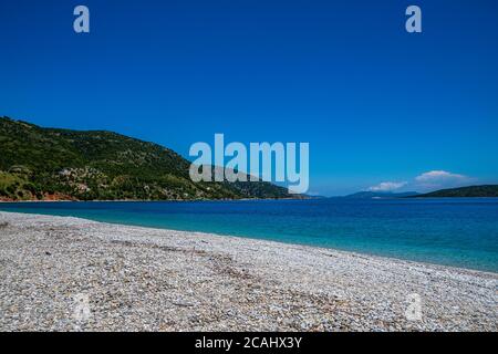 Sommeransicht des berühmten Agios Dimitrios (Saint Demetrios) Strand in Alonnisos Insel, Sporaden, Griechenland Stockfoto