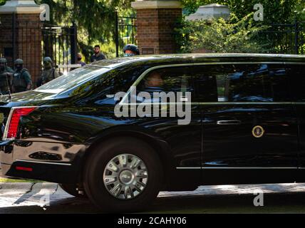 BRATENAHL, USA. August 2020. Präsident Trumps Autokolonne trifft am 6. August 2020 im Shoreby Club in BratenAHL, Ohio, ein. (Foto von Matt Shiffler/Sipa USA) Quelle: SIPA USA/Alamy Live News Stockfoto