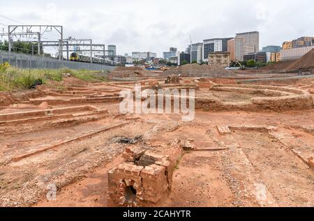 Ein 1837 Robert Stephenson entwarf Bahndrehscheibe und Rundhaus entdeckt auf dem Gelände der neuen HS2 Station in Curzon Street in Birmingham. Die Struktur ist Teil der Überreste der ehemaligen Grand Junction Railway Terminus. Möglicherweise das älteste Beispiel der Welt für einen Bahnturn Table. Stockfoto