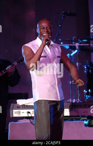 Austin, Texas USA, März 2006: R&B Crooner KEM singt seine neuesten Hits für ein begeistertes Publikum bei einer ausverkauften Show. ©Bob Daemmrich Stockfoto