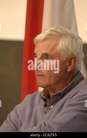 Umstrittener Männer-Basketballtrainer Bobby Knight spricht bei einer Veranstaltung an der Texas Tech University, wo er Studenten bat, sich in den diesjährigen Wahlprozess einzubringen. ©Bob Daemmrich Stockfoto