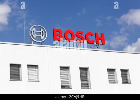 Frechen, 2. September 2018: Bosch-Logo auf einem Gebäude. Bosch ist ein multinationales deutsches Engineering- und Elektronikunternehmen Stockfoto