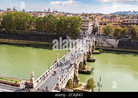 Panorama über der Brücke von Sant Angelo in Rom, Italien Stockfoto