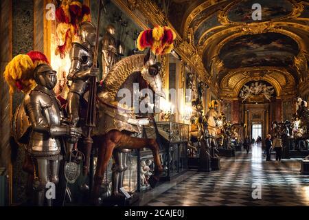 TURIN, ITALIEN - 7. MÄRZ 2019: Ein Blick auf die königliche Rüstungskammer von Turin (Italien), nationales Museum für antike Waffen und Rüstungen, am 7. märz 2019 Stockfoto