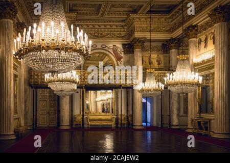 TURIN, ITALIEN - 7. MÄRZ 2019: Der Tanzsaal des Königspalastes von Turin, Italien), Nationalmuseum und ehemaliges Haus des Hauses Savoyen, am 7. märz, Stockfoto