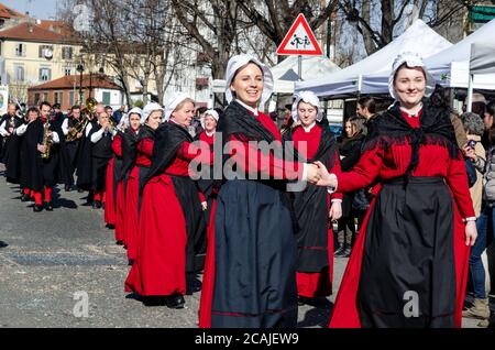 TURIN, ITALIEN - 26. FEBRUAR 2017: Historische Karnevalsparade von 'Balon', in Borgo Dora, Turin (Italien) am 26. februar 2017 Stockfoto