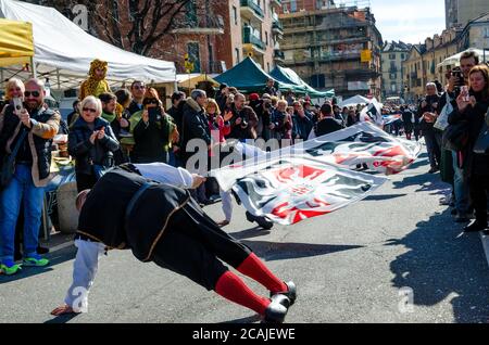 TURIN, ITALIEN - 26. FEBRUAR 2017: Historische Karnevalsparade von 'Balon', in Borgo Dora, Turin (Italien) am 26. februar 2017 Stockfoto