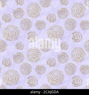 Abstraktes Nahtloses Muster mit 3d golden glitzernder Acrylfarbe runde Spiralkreise auf pastellviolettem Hintergrund. Handgezeichnete Glitzer Spiralen Textur Stockfoto
