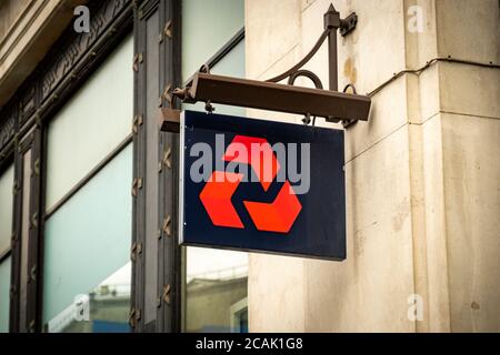 London - NatWest Beschilderung auf der Außenseite der London High Street Bank Verzweigung Stockfoto