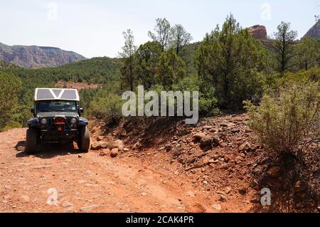 Geländewagen spielen auf den Hinterstraßen-Trails in Sedona Arizona Stockfoto