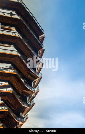 NYC, USA, Mai 2019, Ansicht der Hälfte des Schiffes im Hudson Yards-Viertel von Manhattan Stockfoto