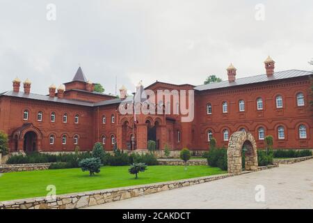 Kirche der Ikone unserer Lieben Frau von Kasan in St. George Kloster Mariä Himmelfahrt, Heilige Büsche Svjatyye Kustiki . Baschkortostan. Russland. Stockfoto