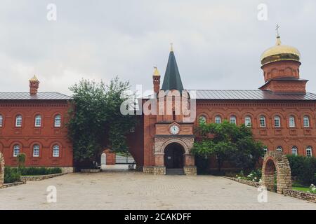 Kirche der Ikone unserer Lieben Frau von Kasan in St. George Kloster Mariä Himmelfahrt, Heilige Büsche Svjatyye Kustiki . Baschkortostan. Russland. Stockfoto