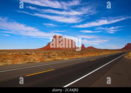 Roadtrip durch das atemberaubende Nationalpark Monument Valley Stockfoto