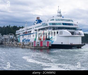 BC Ferries legt in Otter Bay, North Pender Island, British Columbia, Kanada an Stockfoto