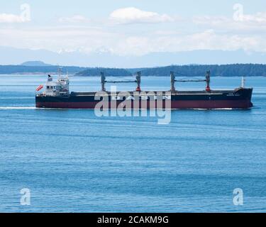 Massengutfrachter befahren die Gewässer des Golfs von Georgia, British Columbia, Kanada Stockfoto