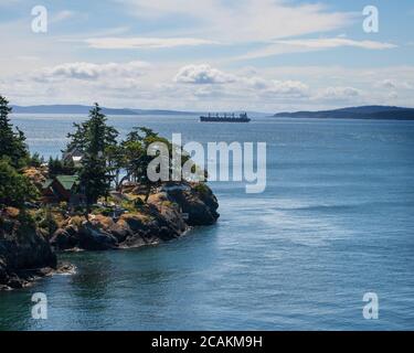 Massengutfrachter befahren die Gewässer des Golfs von Georgia, British Columbia, Kanada Stockfoto