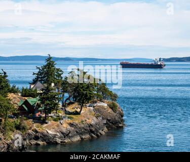 Massengutfrachter befahren die Gewässer des Golfs von Georgia, British Columbia, Kanada Stockfoto