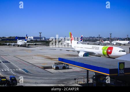 Guarulhos, Sao Paulo, Brasilien. August 2020. (INT) Covid-19: Bewegung von Menschen auf dem internationalen Flughafen Guarulhos. 7. August 2020, Guarulhos, Sao Paulo, Brasilien: Bewegung der Menschen auf dem Sao Paulo International Airport in Guarulhos inmitten covid-19, an diesem Freitag.Credit: Fepesil/Thenews2 Credit: Fepesil/TheNEWS2/ZUMA Wire/Alamy Live News Stockfoto