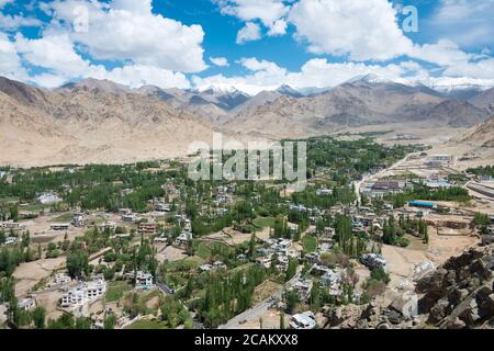 Ladakh, Indien - schöne Aussicht vom Namgyal Tsemo Kloster (Namgyal Tsemo Gompa) in Leh, Ladakh, Jammu und Kaschmir, Indien. Stockfoto