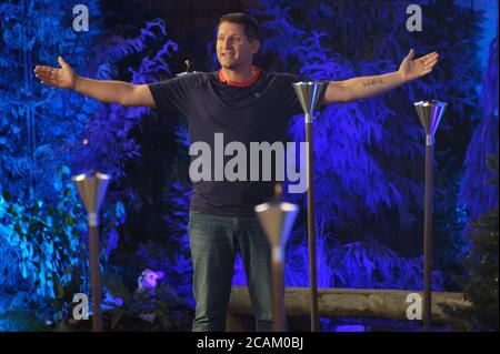 Köln, Deutschland. August 2020. Der Trainer Ramin Abtin tritt im Studio bei der SAT1 Show 'Promi Big Brother' 2020 auf. Quelle: Henning Kaiser/dpa/Alamy Live News Stockfoto