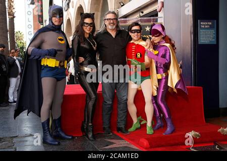 LOS ANGELES - 9. JANUAR: Batman, Catwoman, Robert Carradine, Robin, Riddler bei der Burt ward Star Ceremony auf dem Hollywood Walk of Fame am 9. JANUAR 2020 in Los Angeles, CA Stockfoto