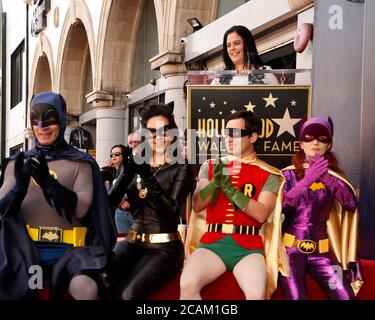 LOS ANGELES - 9. JANUAR: Batman, Catwoman, Robin, Riddler bei der Burt ward Star Ceremony auf dem Hollywood Walk of Fame am 9. JANUAR 2020 in Los Angeles, CA Stockfoto