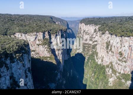 Luftaufnahme des Itaimbezinho Canyon, Cambara do Sul, RS, Brasilien Stockfoto