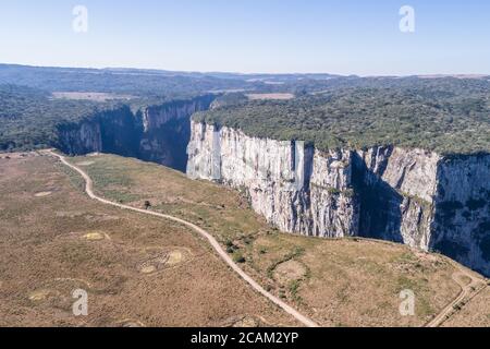 Luftaufnahme des Itaimbezinho Canyon, Cambara do Sul, RS, Brasilien Stockfoto