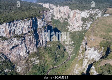 Luftaufnahme des Itaimbezinho Canyon, Cambara do Sul, RS, Brasilien Stockfoto