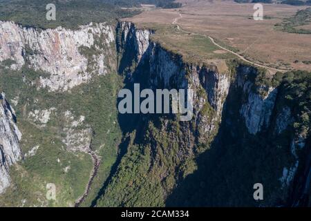 Luftaufnahme des Itaimbezinho Canyon, Cambara do Sul, RS, Brasilien Stockfoto