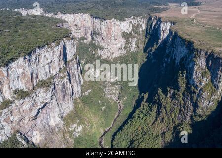 Luftaufnahme des Itaimbezinho Canyon, Cambara do Sul, RS, Brasilien Stockfoto