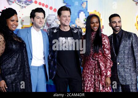 LOS ANGELES - FEB 12: Natasha Rothwell, Ben Schwartz, Jim Carrey, Tika Sumpter, Lee Majdoub bei der 'Sonic the Hedgehog' Special Screening im Village Theatre am 12. Februar 2020 in Westwood, CA Stockfoto