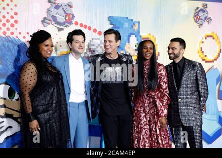 LOS ANGELES - FEB 12: Natasha Rothwell, Ben Schwartz, Jim Carrey, Tika Sumpter, Lee Majdoub bei der 'Sonic the Hedgehog' Special Screening im Village Theatre am 12. Februar 2020 in Westwood, CA Stockfoto