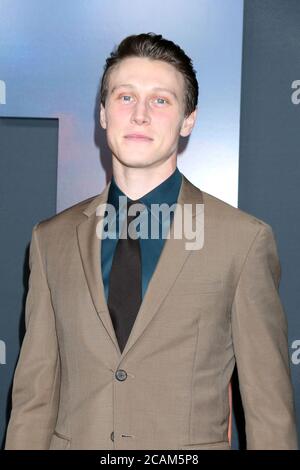 LOS ANGELES - DEZ 18: George MacKay bei der '1917' Premiere im TCL Chinese Theatre IMAX am 18. Dezember 2019 in Los Angeles, CA Stockfoto