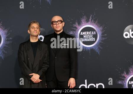 LOS ANGELES - NOV 24: A Great Big World - Chad King, Ian Axel bei den 47. American Music Awards - Ankunft im Microsoft Theater am 24. November 2019 in Los Angeles, CA Stockfoto