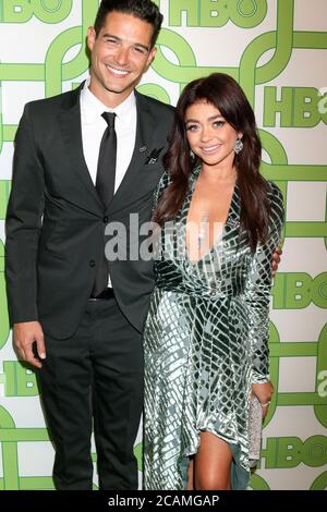 LOS ANGELES - 6. JANUAR: Wells Adams, Sarah Hyland bei der 2019 HBO Post Golden Globe Party im Beverly Hilton Hotel am 6. Januar 2019 in Beverly Hills, CA Stockfoto