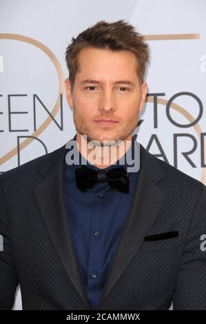 LOS ANGELES - JAN 27: Justin Hartley bei den 25. Annual Screen Actors Guild Awards im Shrine Auditorium am 27. Januar 2019 in Los Angeles, CA Stockfoto