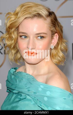 LOS ANGELES - JAN 27: Julie Garner bei den 25. Annual Screen Actors Guild Awards im Shrine Auditorium am 27. Januar 2019 in Los Angeles, CA Stockfoto