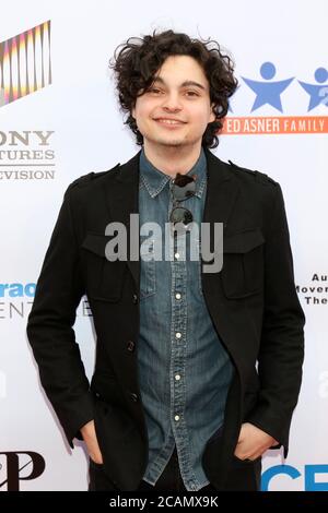 LOS ANGELES - 1. JUNI: Max Burkholder beim 7. Jährlichen Ed Asner Poker Turnier im CBS Studio Center am 1. Juni 2019 in Studio City, CA Stockfoto